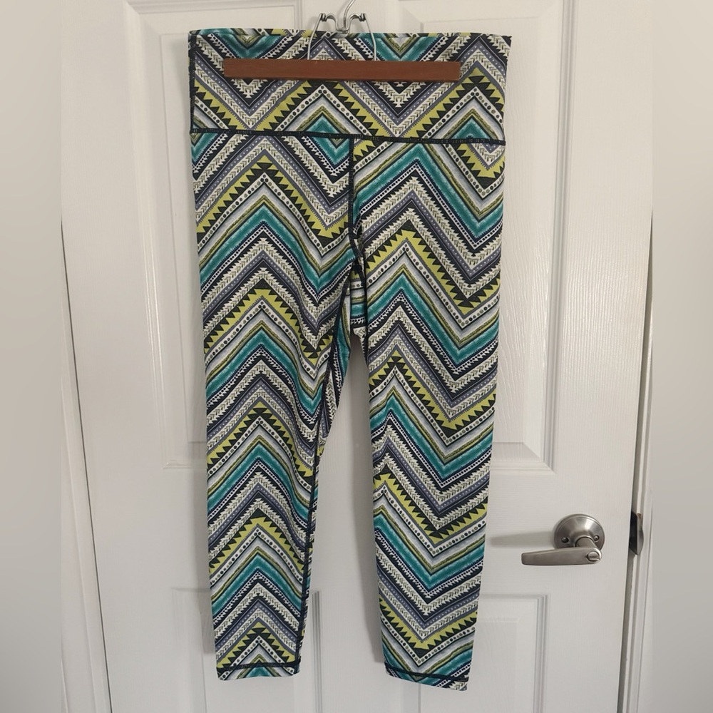 Aerie Chill Play Move Patterned Leggings, Green/Blue Chevron, Size L